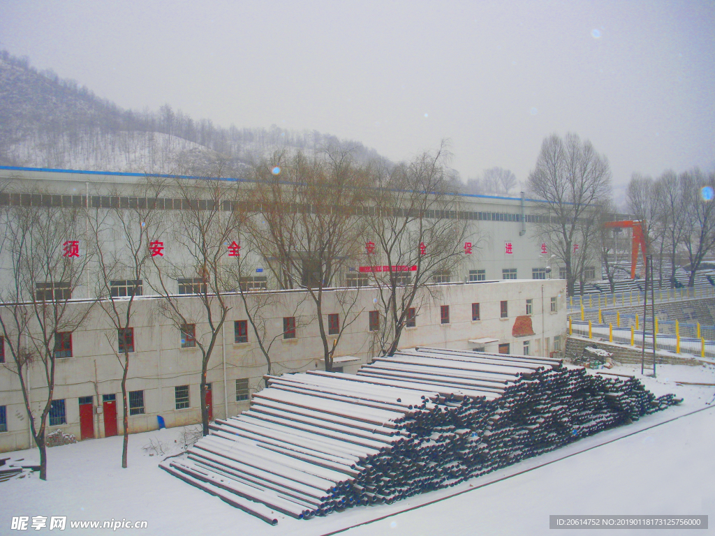 冬日里的工厂雪景