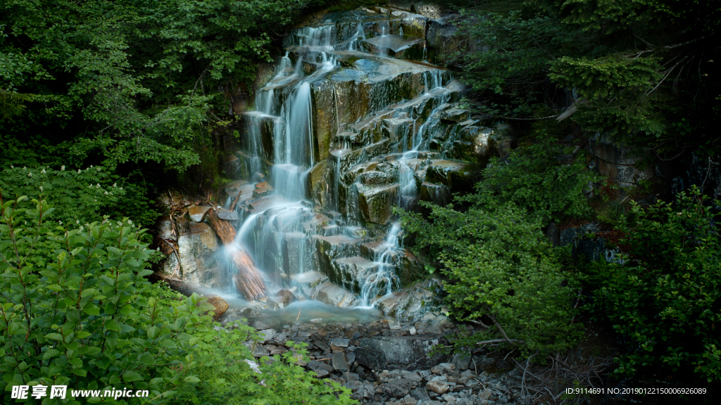 小溪流水