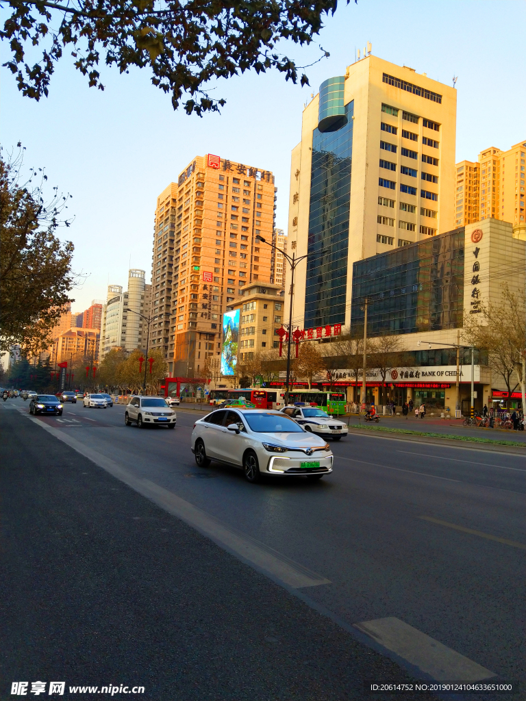 夕阳下的城市风景