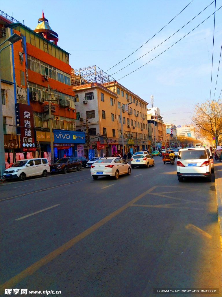 夕阳下的城市风景