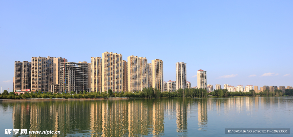 湖边建筑风景