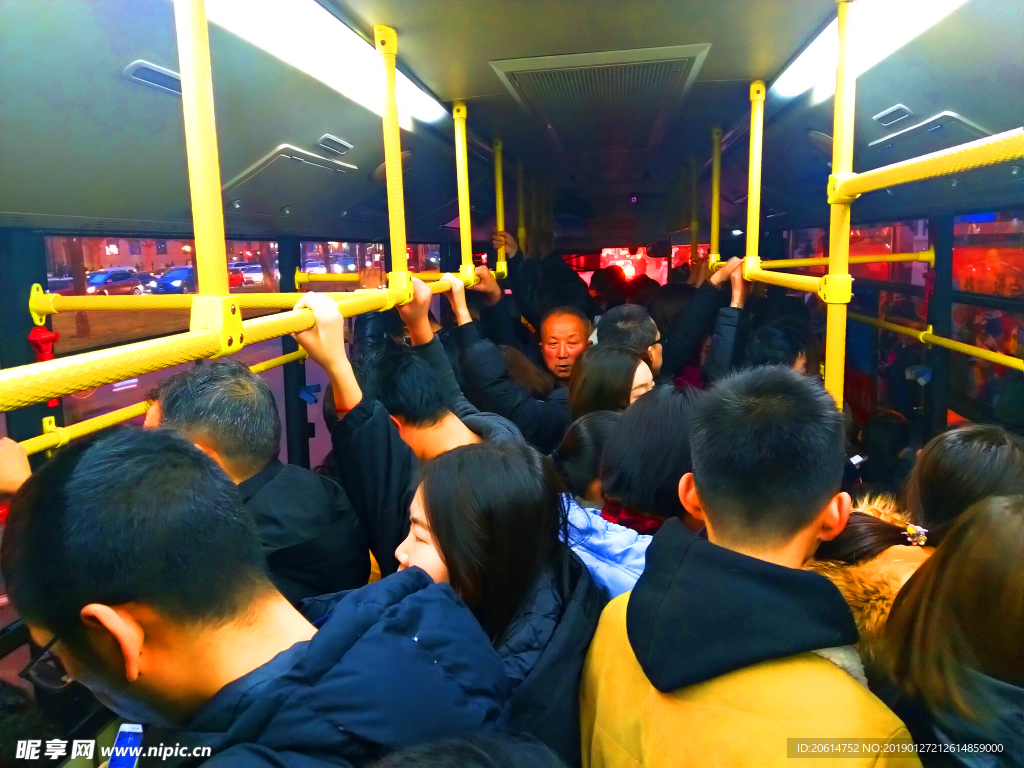 拥挤的公交车图片素材-编号31277385-图行天下