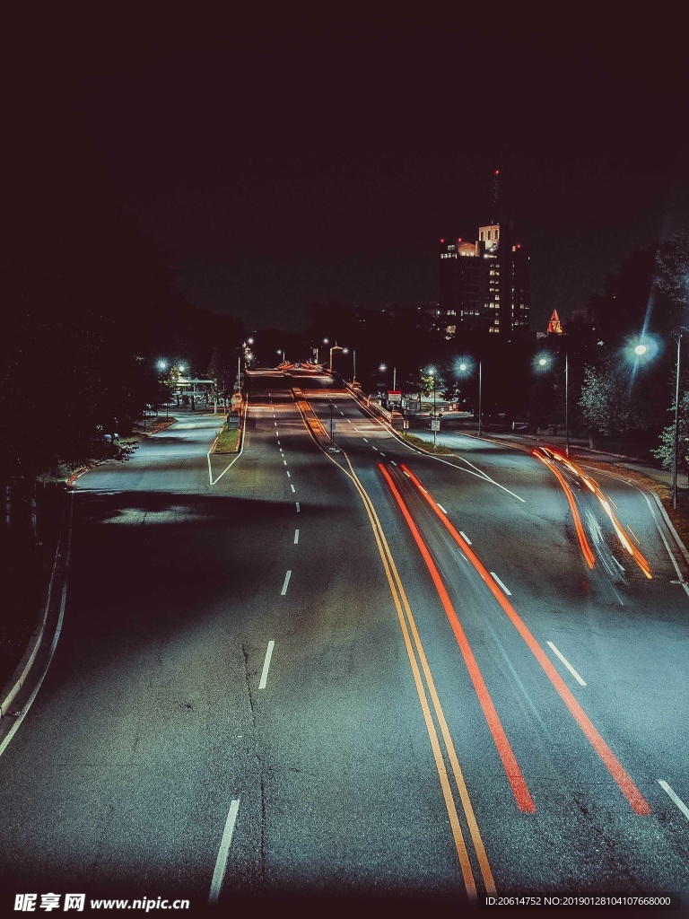 夜色下的城市道路风景