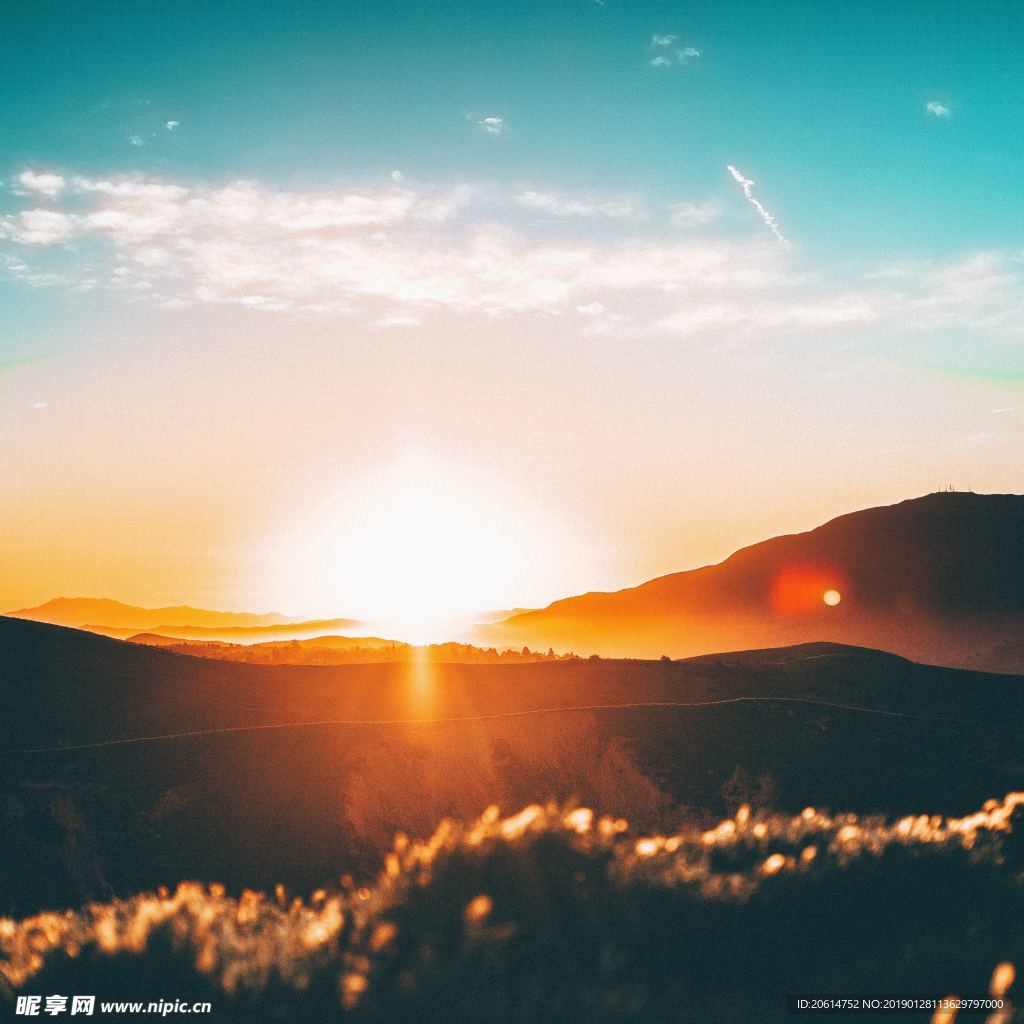 夕阳下的大山风景