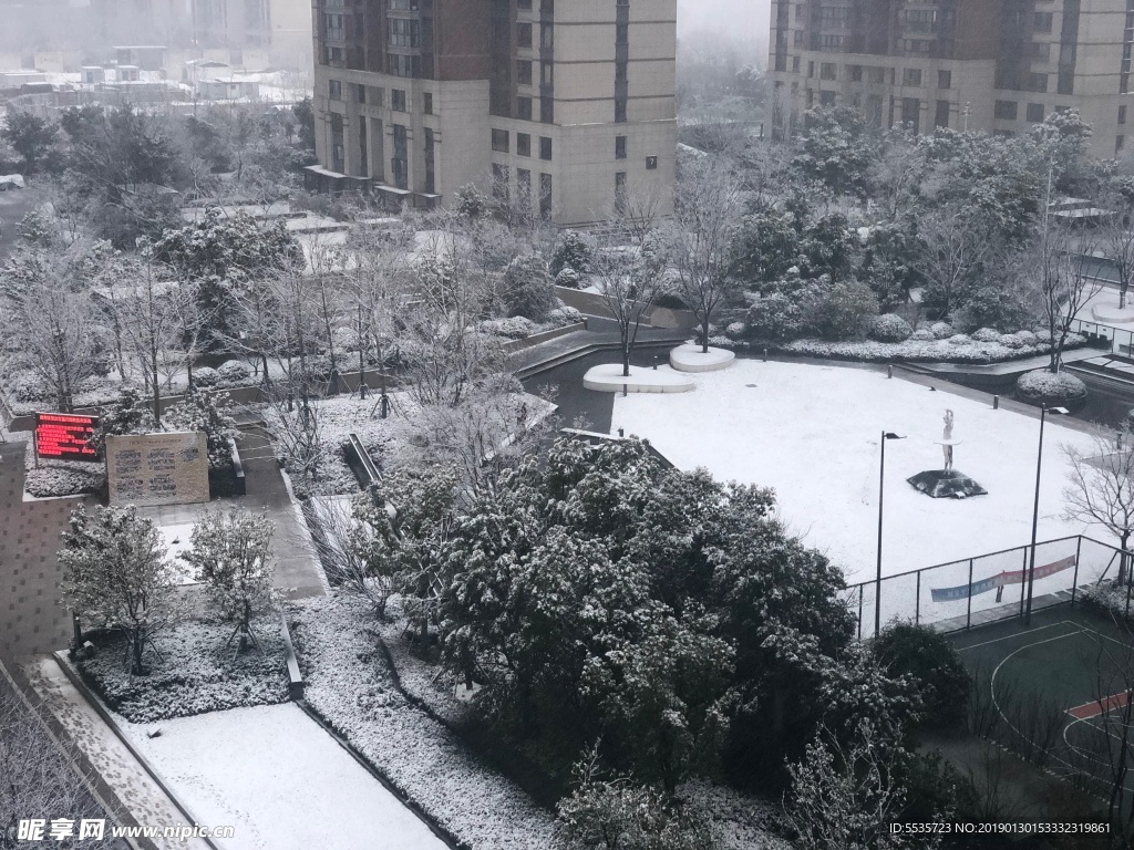 小区雪景