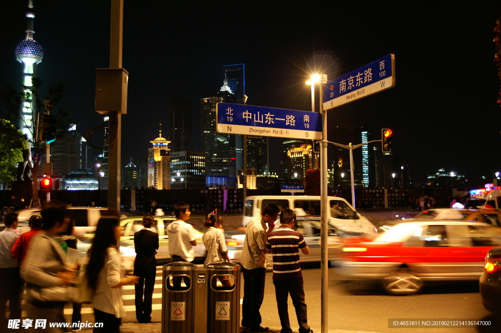 夜幕人群
