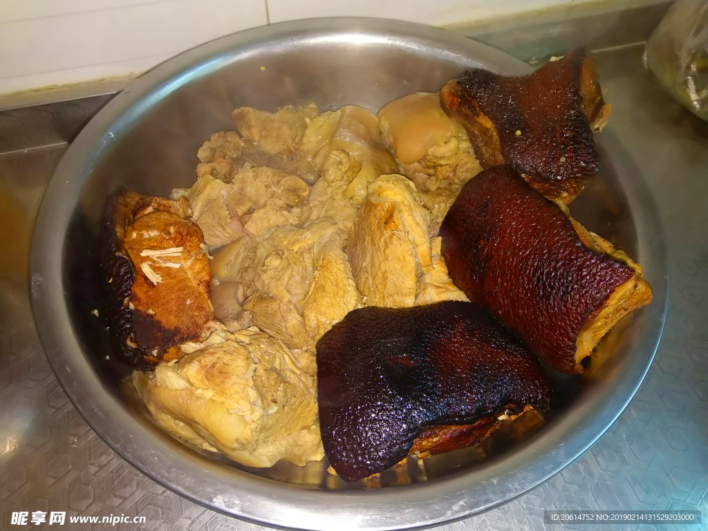 盆子里的大肉