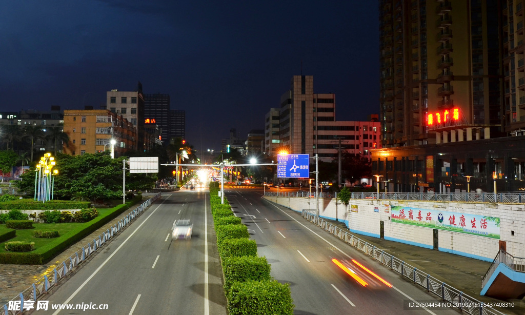 路口夜景