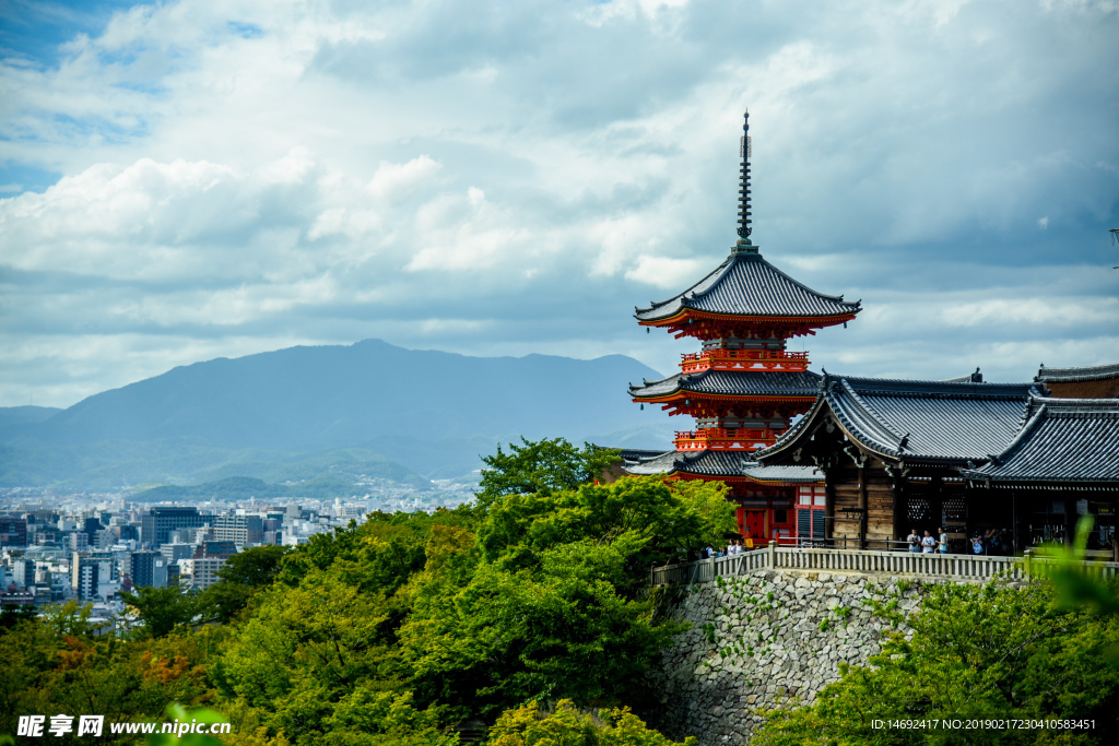 城市与古寺