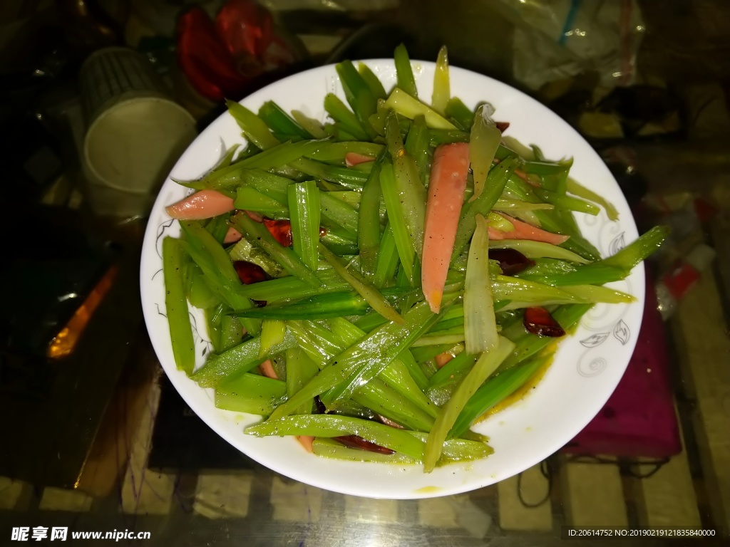 清炒芹菜
