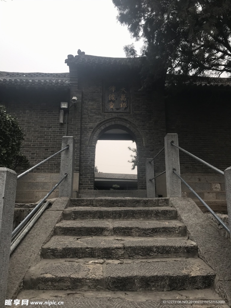 龙门石窟