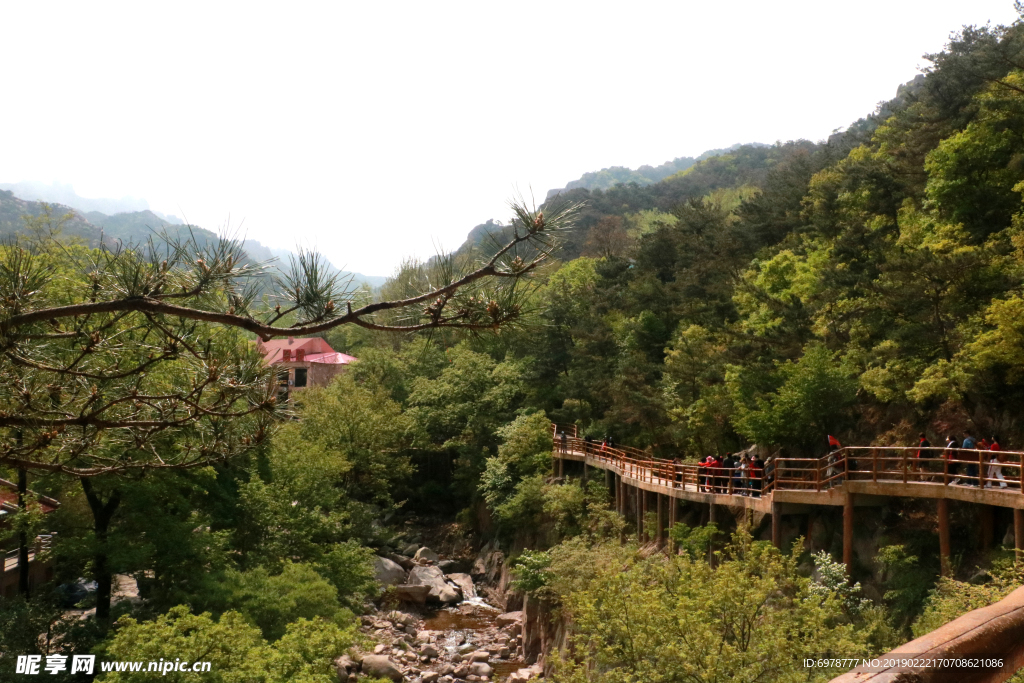 山间栈道