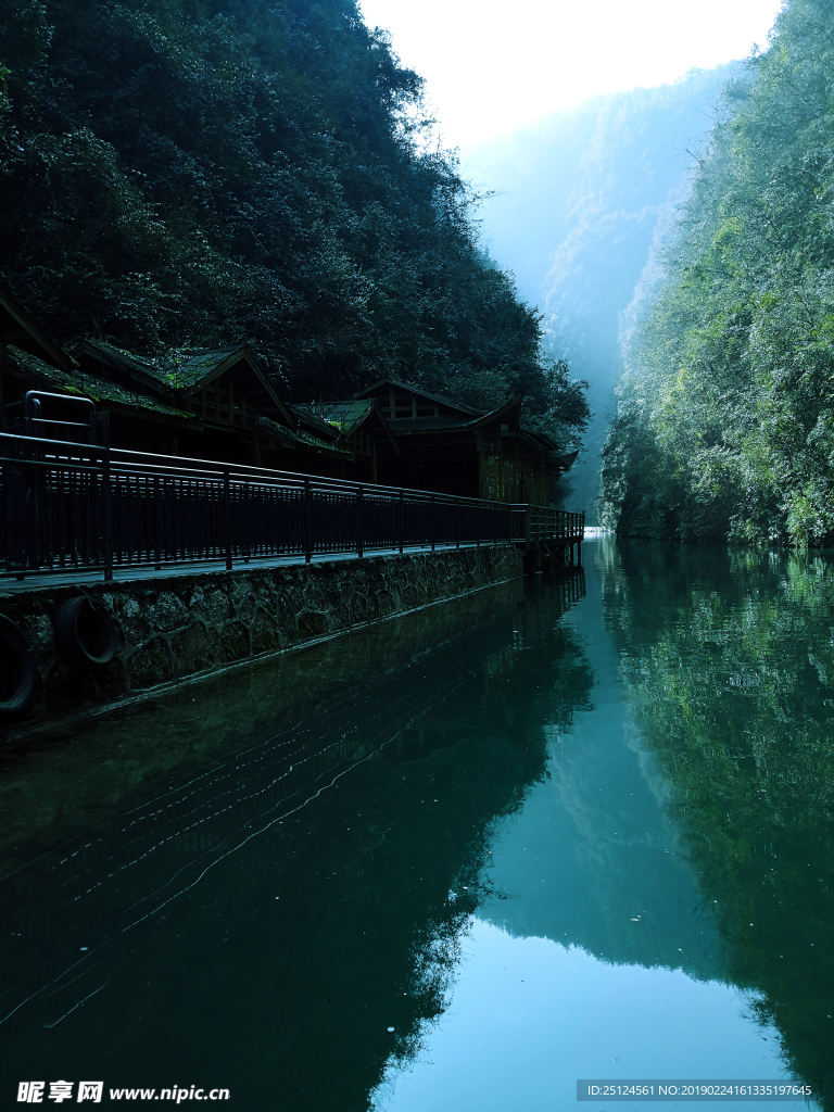 湖光山色