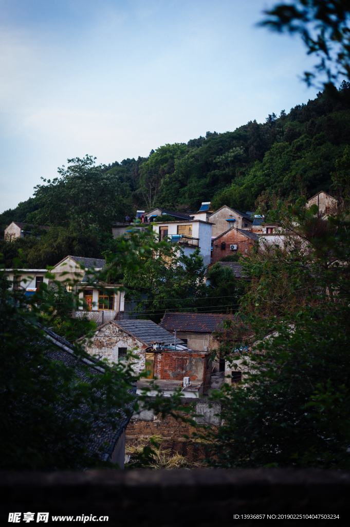 半山村落