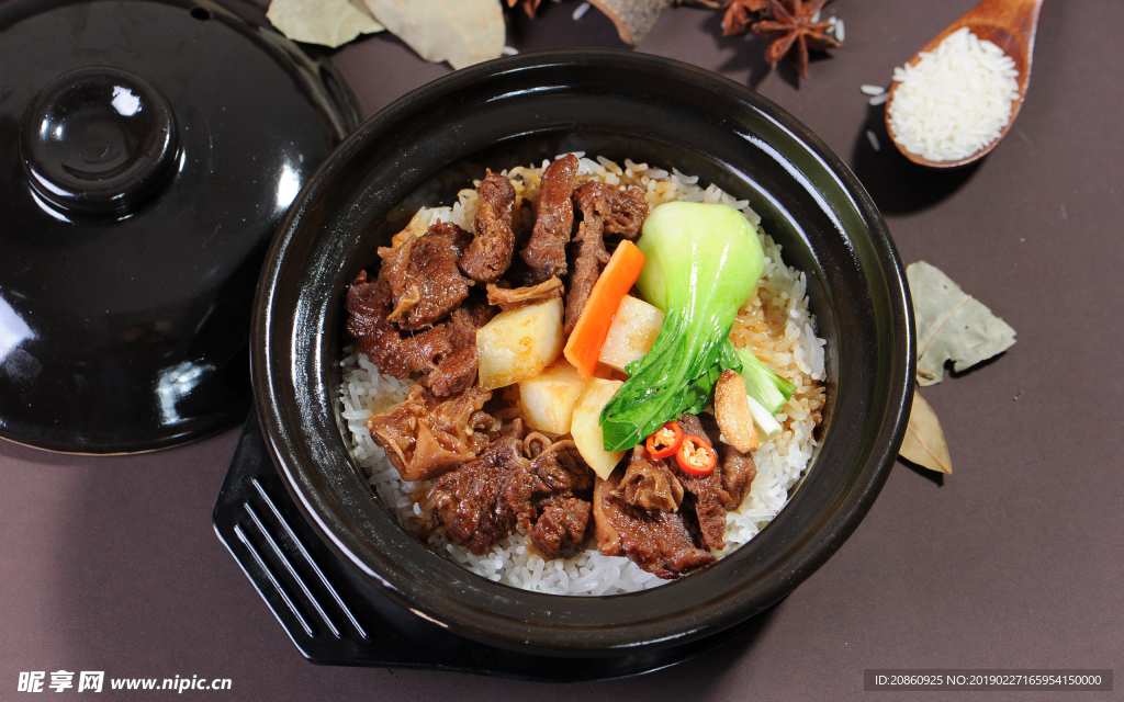 美味的肉煲饭图片