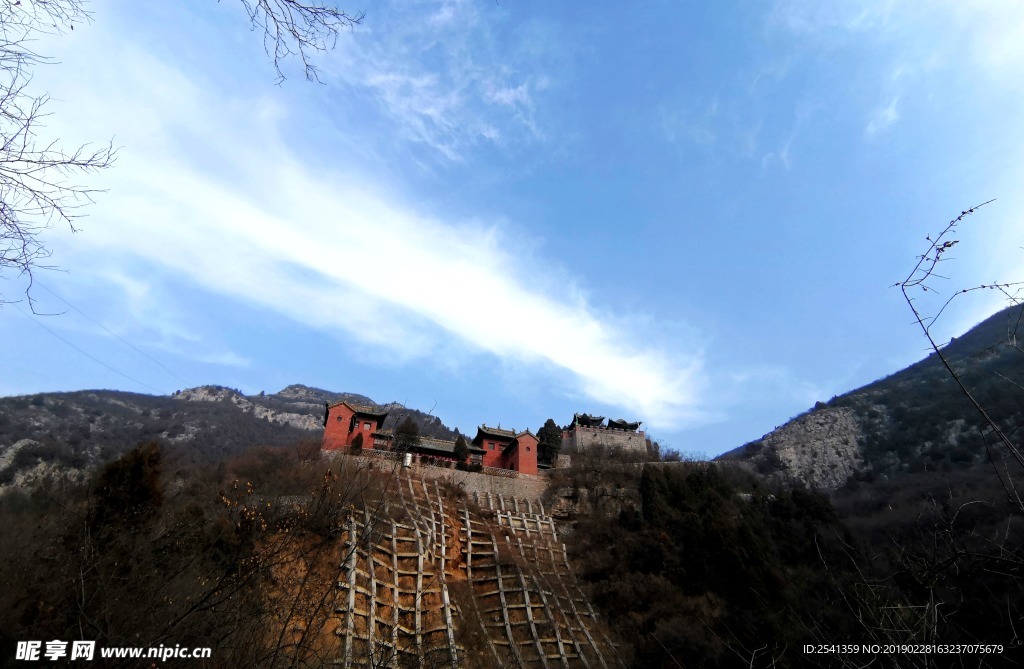 青莲寺上寺远景