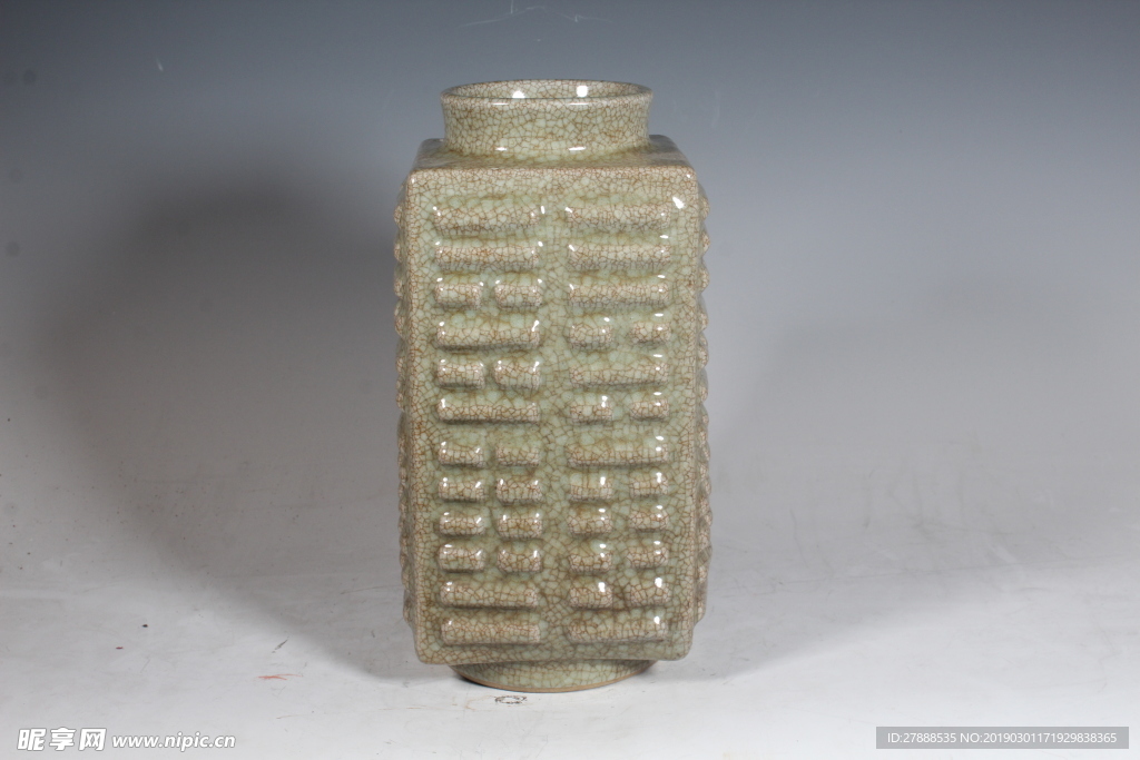 青釉瓷器