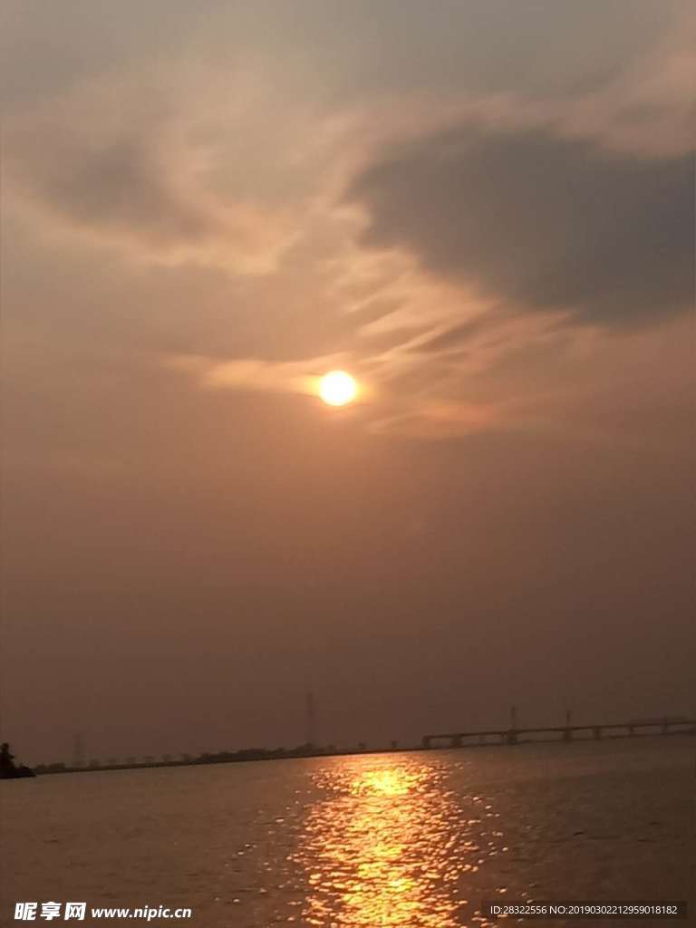 阳光夕下