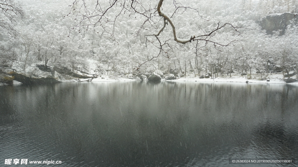 长白山小天池雪景