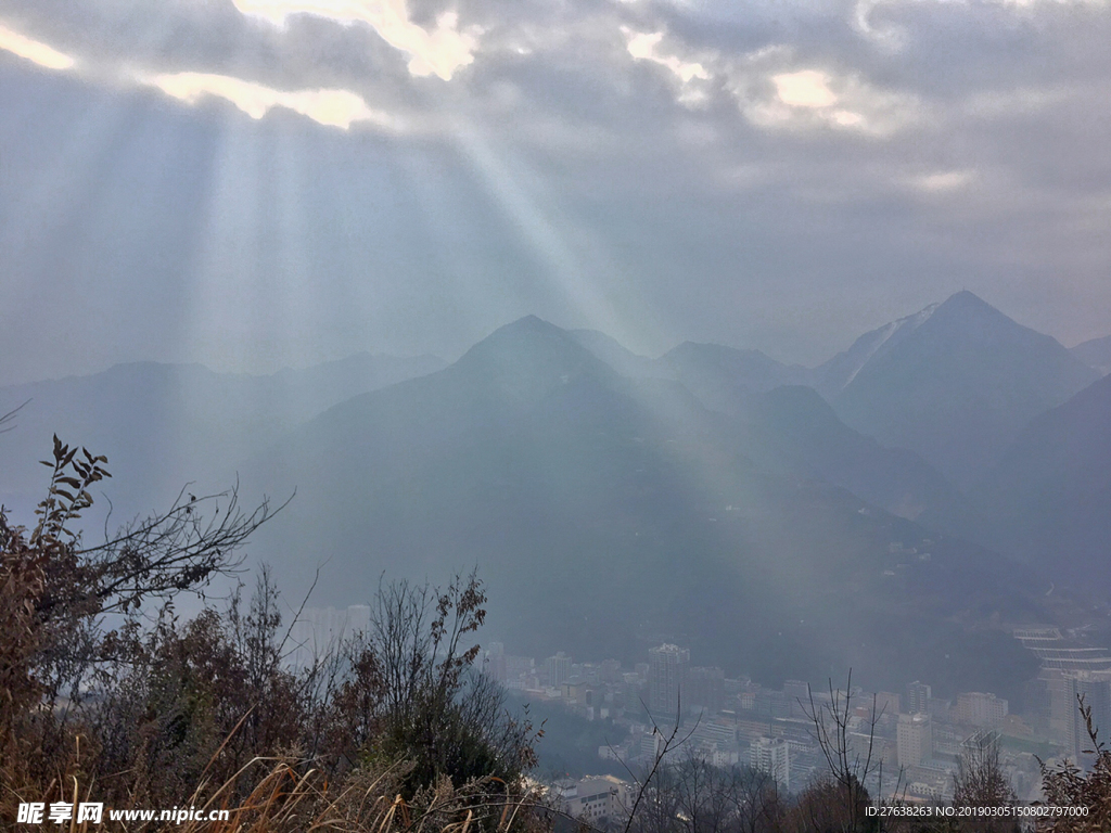 自然风景 阳光 云 山区