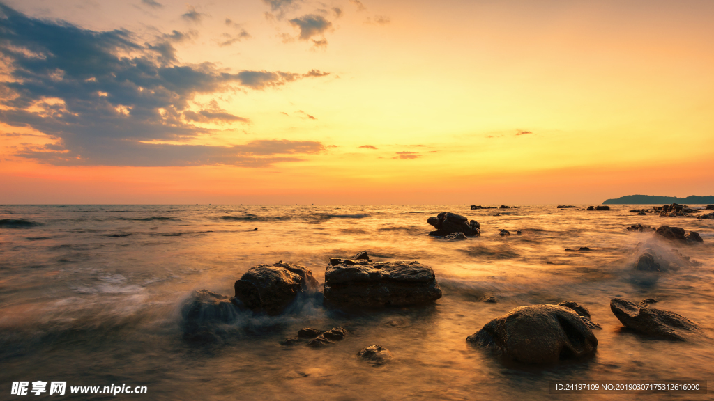夕阳下的大海