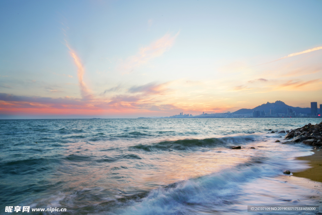 夕阳下的大海