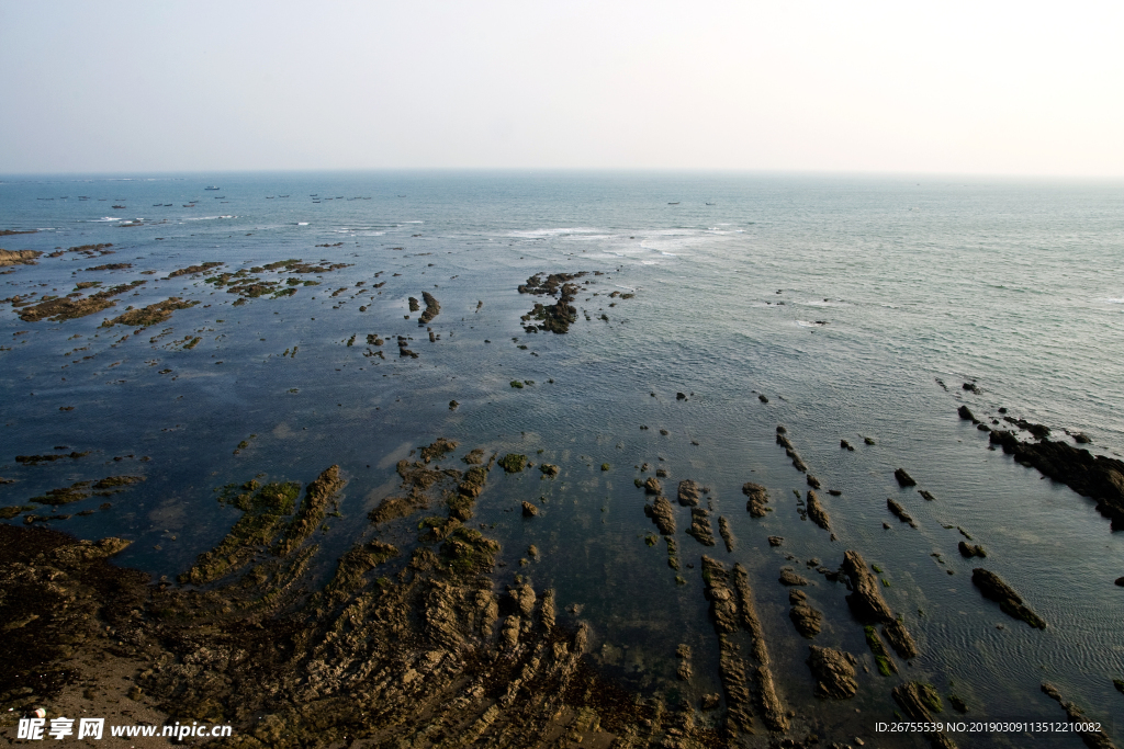 海滩岩石