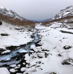 雪山溪水