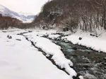 雪山溪水