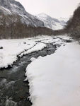 雪山溪水