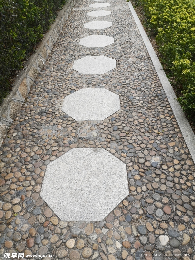 鹅卵石路