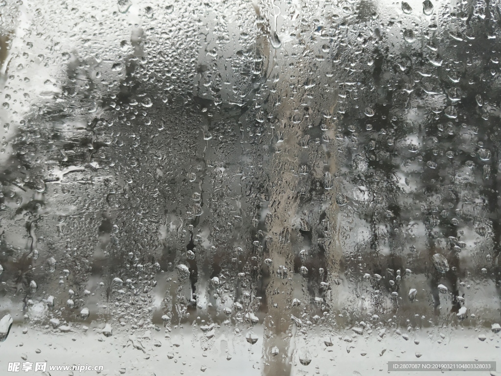 雨夹雪模糊玻璃透视景