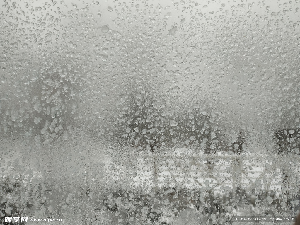 雨夹雪模糊玻璃透视景