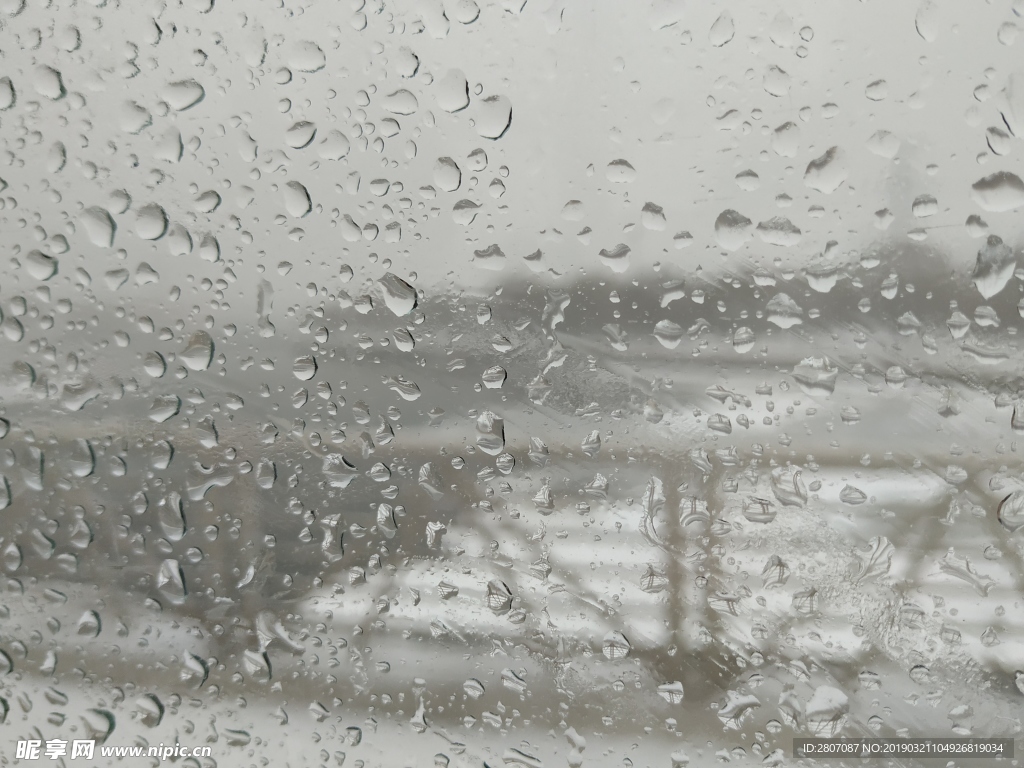 雨夹雪玻璃透视景雪