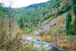 山川下的河流