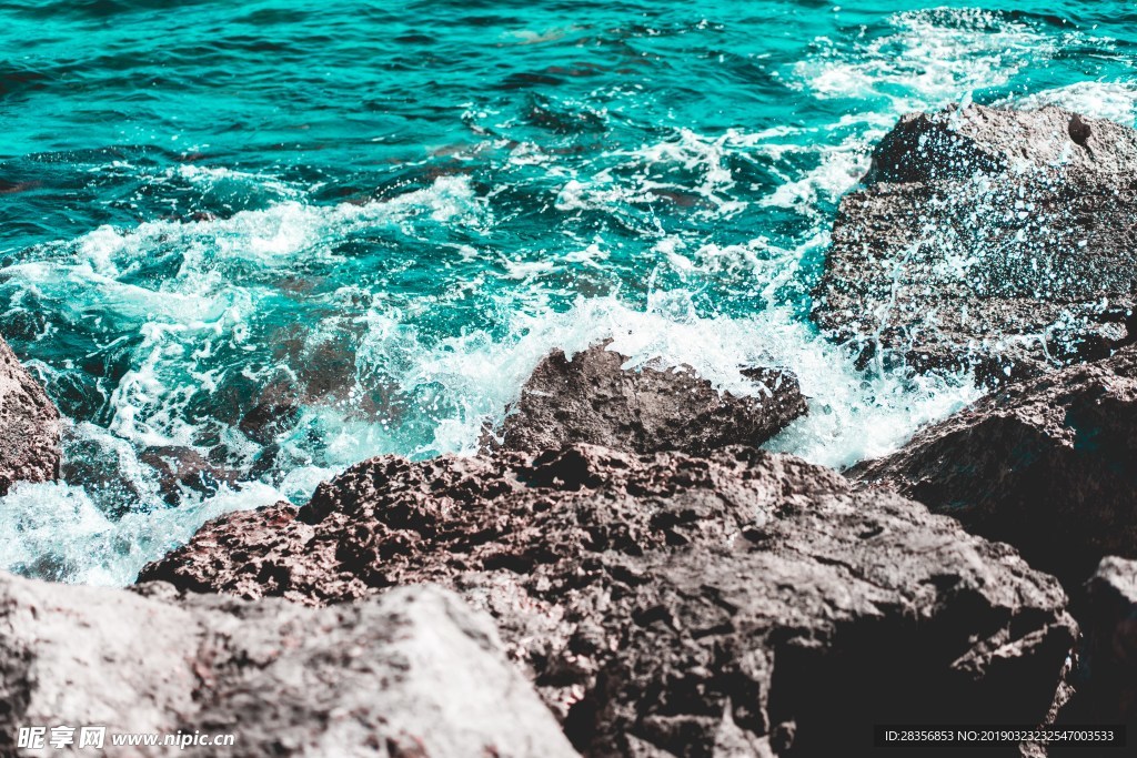 海滩岩石风景