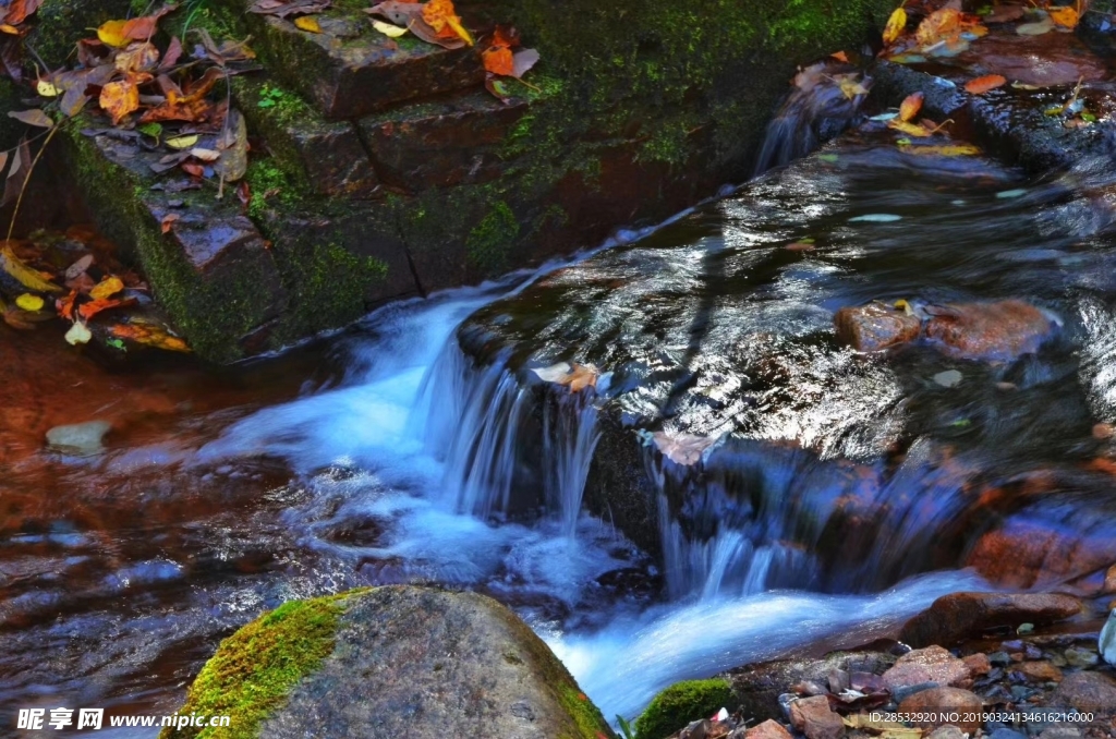 溪水