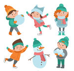 冬季玩耍的儿童和雪人