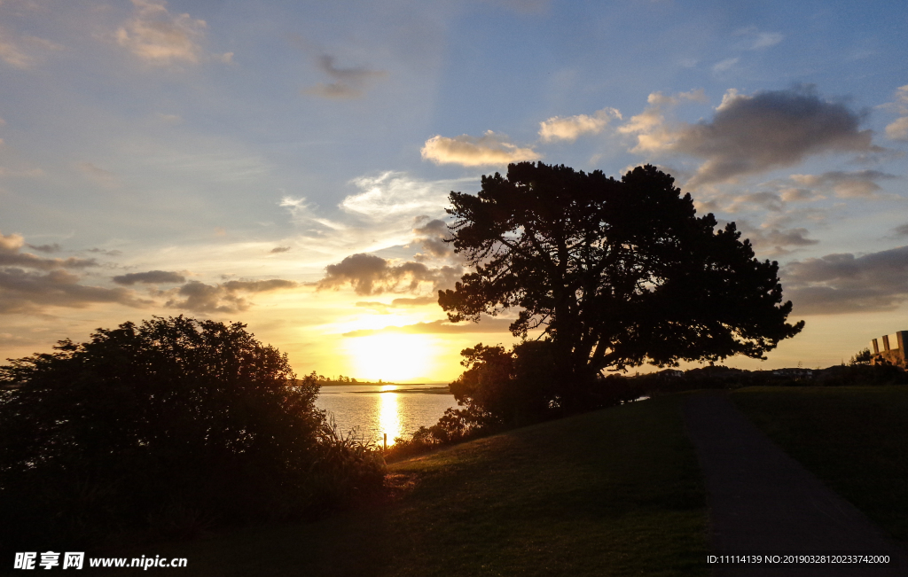 新西兰海滨夕阳风光