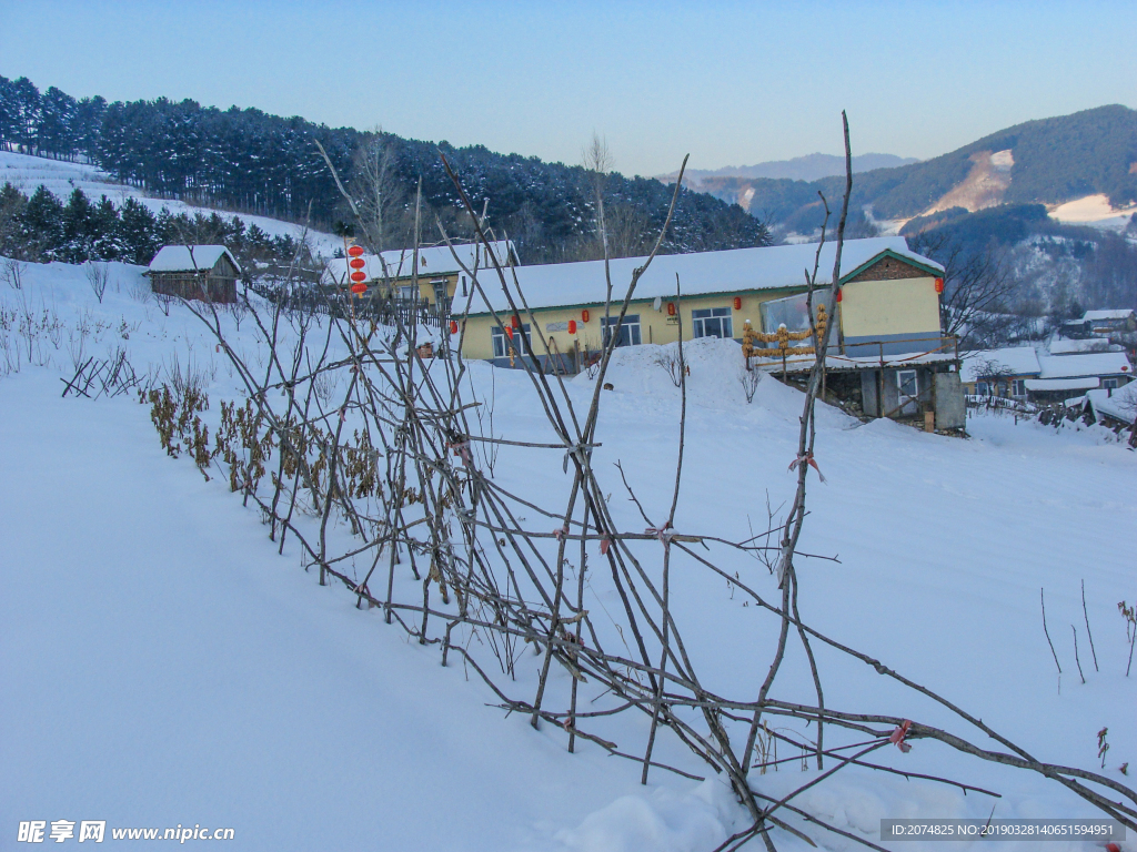 松岭雪村