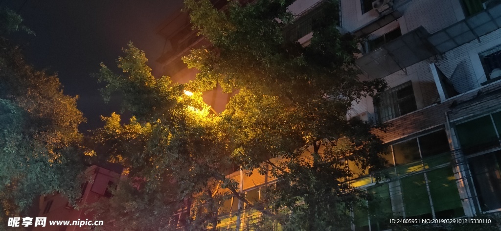 夜晚的灯光