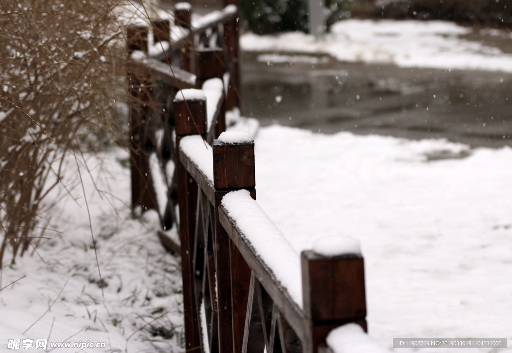 雪中围栏