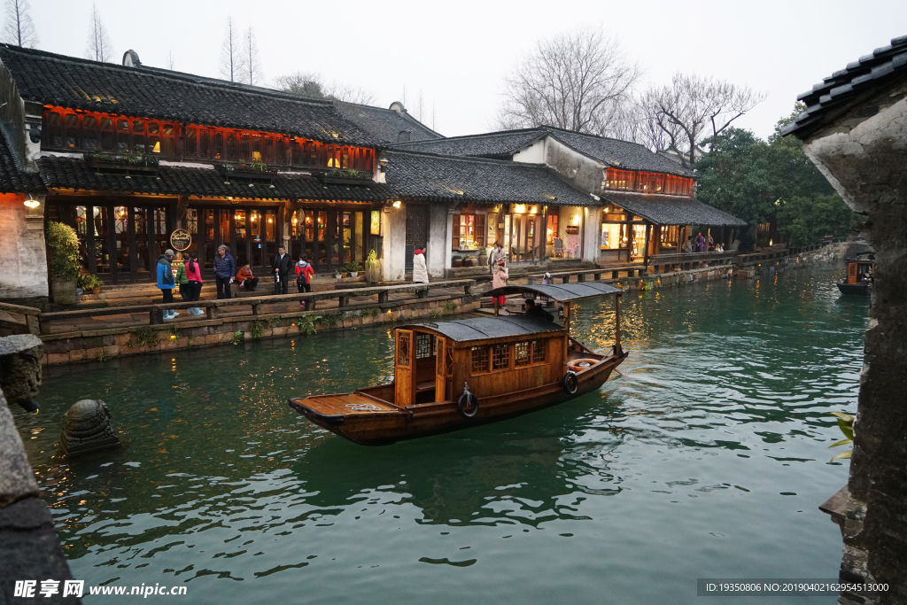 江南水乡乌镇西栅 河道小船