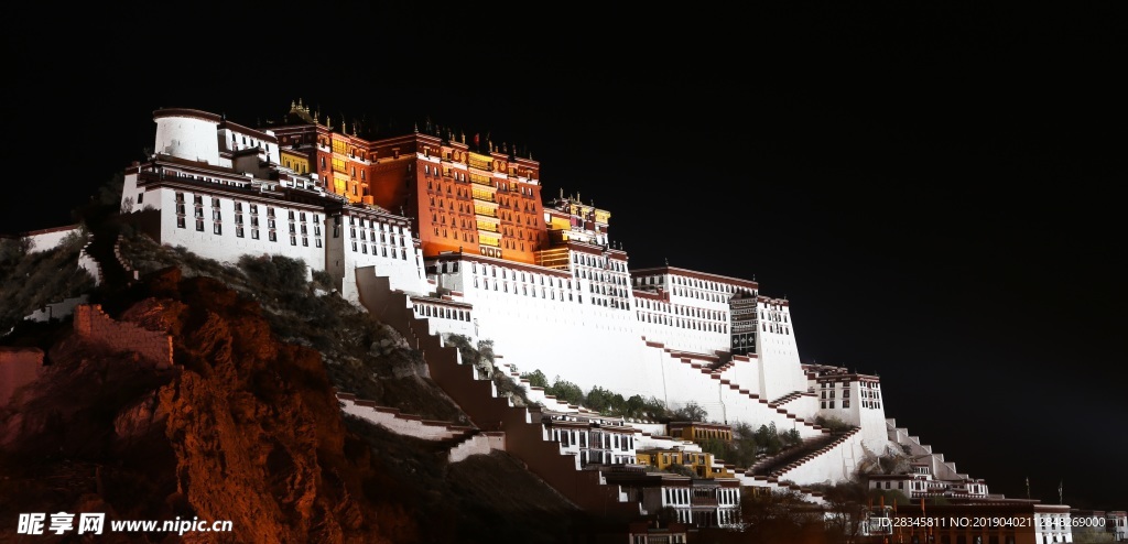 布达拉宫夜景