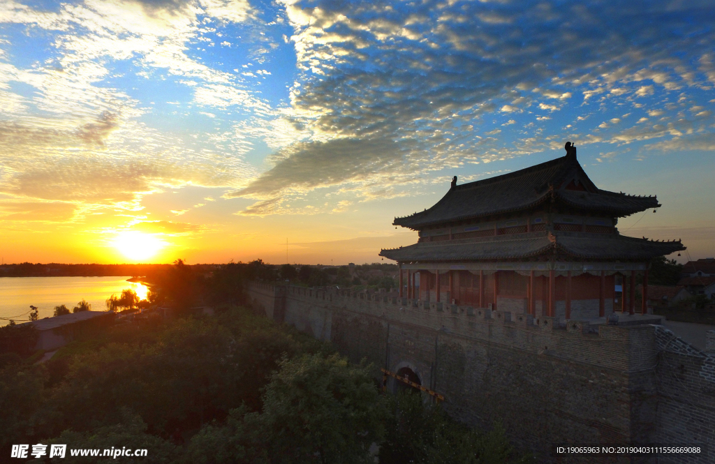 夕阳下的商丘古城