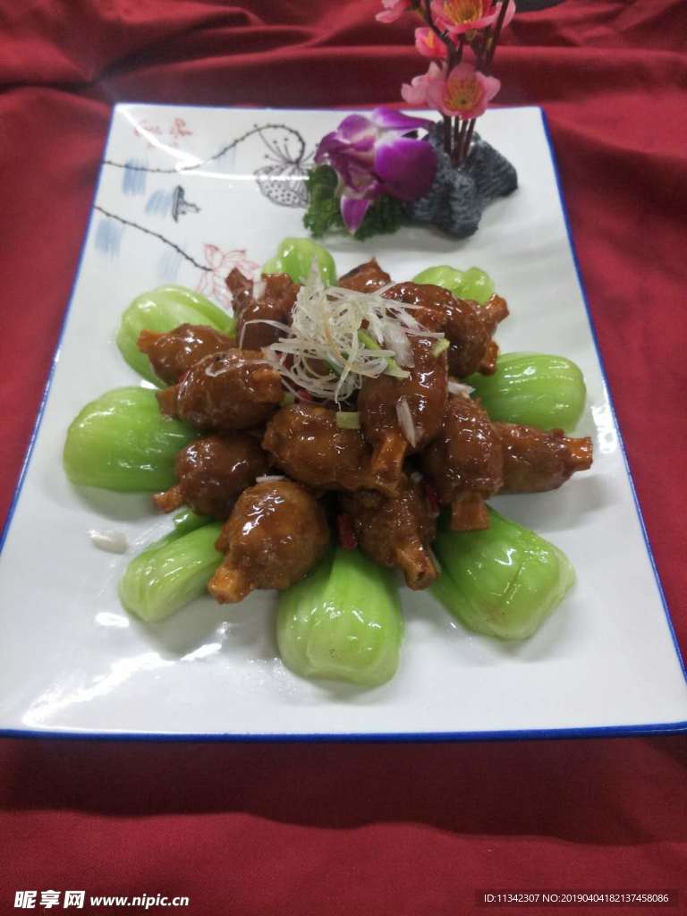 碧绿杏菇肉卷