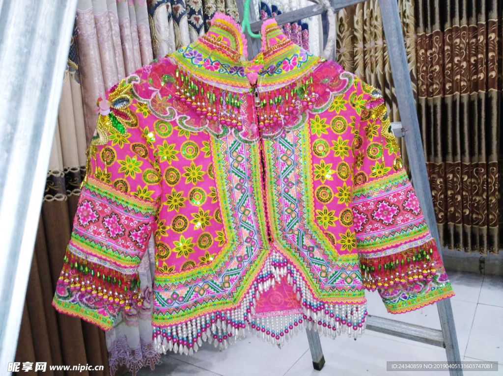 名族服装