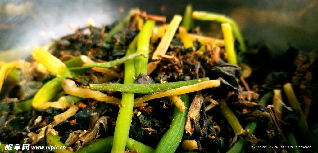 蒜苔侧耳根咸菜