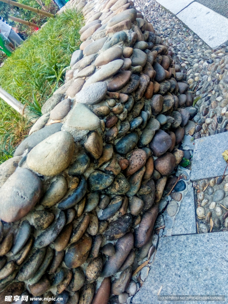 鹅卵石围墙