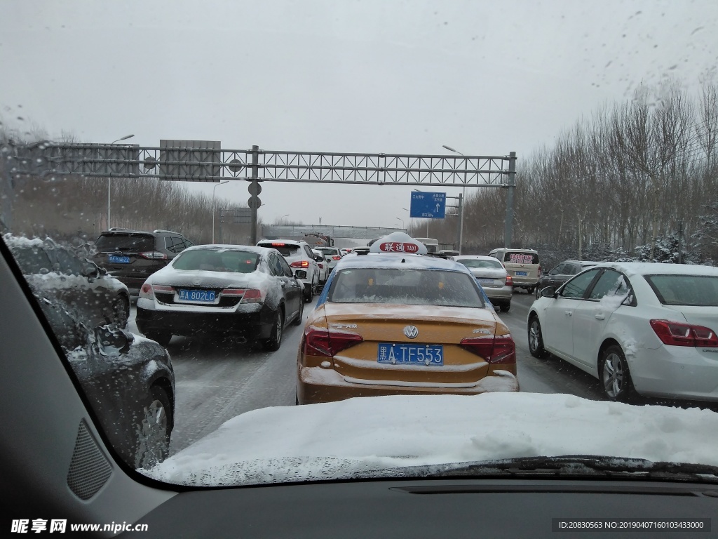 大雪堵车